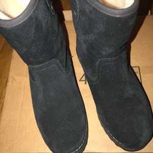 Ugg kids boot size 2 black suede